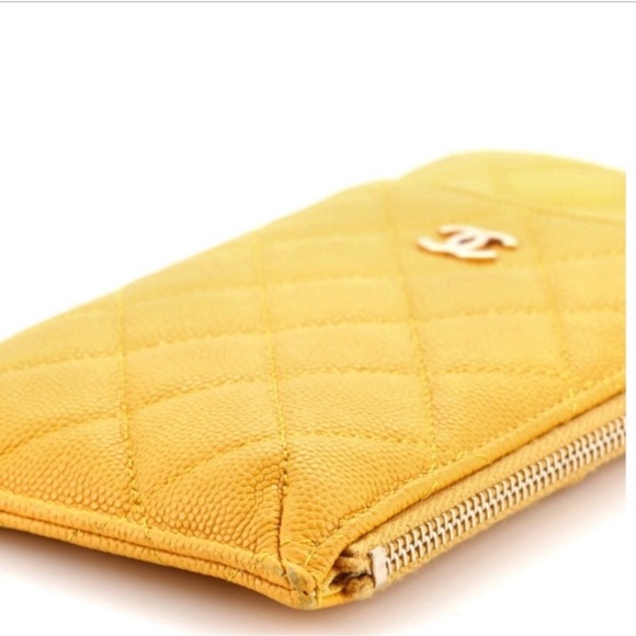 Classic Chanel phone case / pouch - Picture 16 of 16